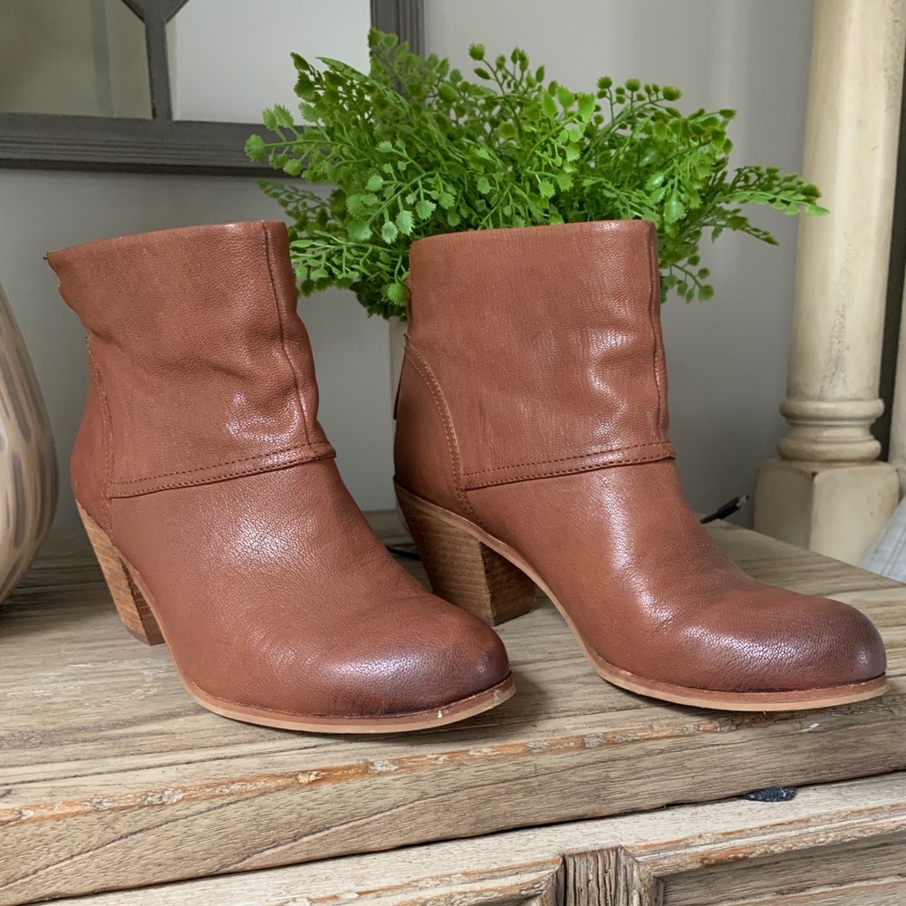 San Edelman booties